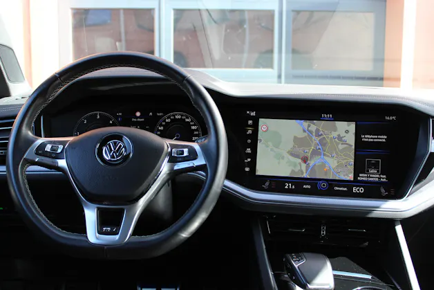 VW Touareg 3.0 TDI R Line Tiptronic - "Pack R-Line Int/Ext * Attelage Elec. 3500 Kg * Caméra * Service gratuit"