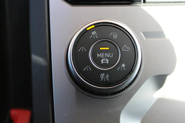 VW Touareg 3.0 TDI R Line Tiptronic - "Pack R-Line Int/Ext * Attelage Elec. 3500 Kg * Caméra * Service gratuit"
