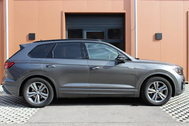 VW Touareg 3.0 TDI R Line Tiptronic - "Pack R-Line Int/Ext * Attelage Elec. 3500 Kg * Caméra * Service gratuit"