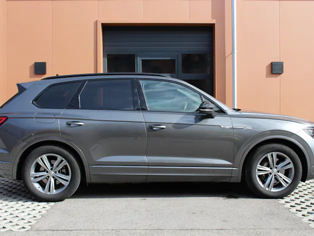 VW Touareg 3.0 TDI R Line Tiptronic - "Pack R-Line Int/Ext * Attelage Elec. 3500 Kg * Caméra * Service gratuit"