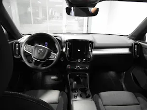 VOLVO XC40 2.0 B3 MH Core