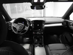 VOLVO XC40 2.0 B3 MH Core