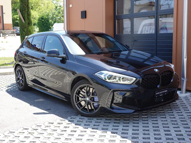 BMW M135i xDrive Steptronic - " CH Auto * Harman Kardon * Tempomat * Volant Chauffant * Sièges Sport Electrique/Mémoire/Chauffants "