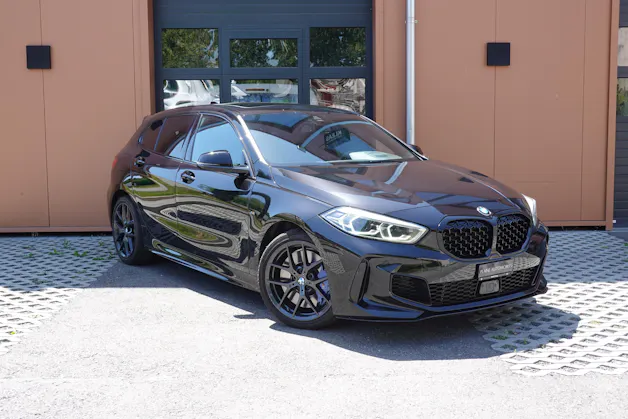 BMW M135i xDrive Steptronic - " CH Auto * Harman Kardon * Tempomat * Volant Chauffant * Sièges Sport Electrique/Mémoire/Chauffants "