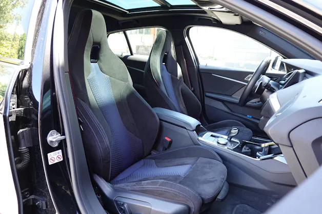 BMW M135i xDrive Steptronic - " CH Auto * Harman Kardon * Tempomat * Volant Chauffant * Sièges Sport Electrique/Mémoire/Chauffants "