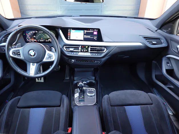 BMW M135i xDrive Steptronic - " CH Auto * Harman Kardon * Tempomat * Volant Chauffant * Sièges Sport Electrique/Mémoire/Chauffants "