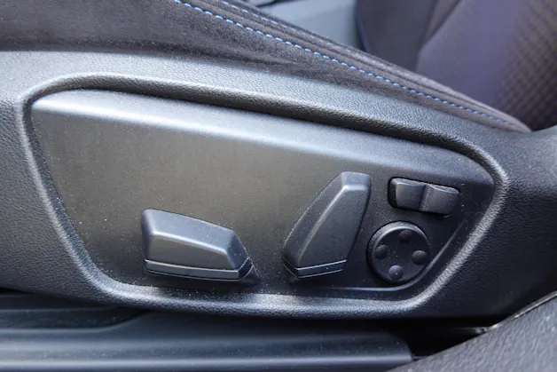 BMW M135i xDrive Steptronic - " CH Auto * Harman Kardon * Tempomat * Volant Chauffant * Sièges Sport Electrique/Mémoire/Chauffants "