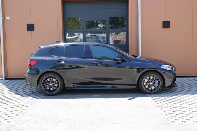 BMW M135i xDrive Steptronic - " CH Auto * Harman Kardon * Tempomat * Volant Chauffant * Sièges Sport Electrique/Mémoire/Chauffants "