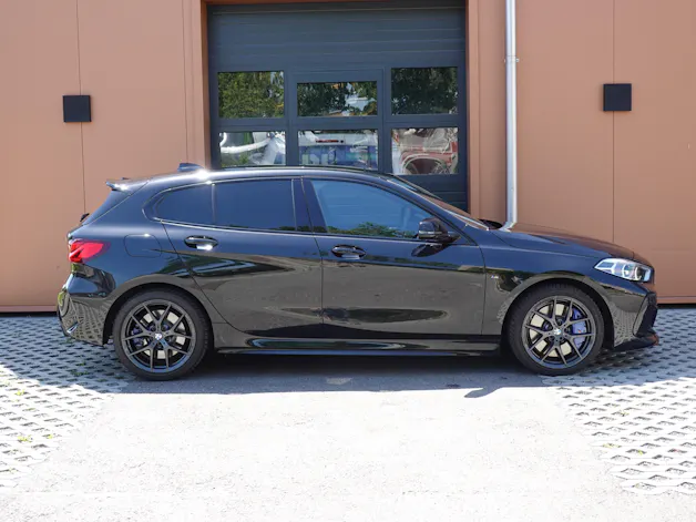 BMW M135i xDrive Steptronic - " CH Auto * Harman Kardon * Tempomat * Volant Chauffant * Sièges Sport Electrique/Mémoire/Chauffants "