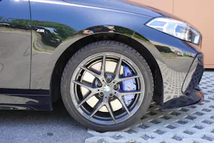 BMW M135i xDrive Steptronic - " CH Auto * Harman Kardon * Tempomat * Volant Chauffant * Sièges Sport Electrique/Mémoire/Chauffants "