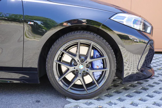 BMW M135i xDrive Steptronic - " CH Auto * Harman Kardon * Tempomat * Volant Chauffant * Sièges Sport Electrique/Mémoire/Chauffants "
