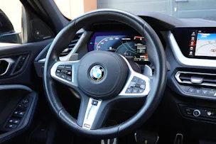 BMW M135i xDrive Steptronic - " CH Auto * Harman Kardon * Tempomat * Volant Chauffant * Sièges Sport Electrique/Mémoire/Chauffants "