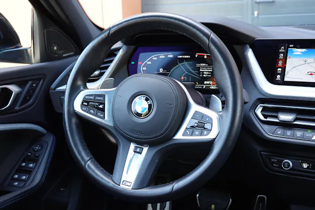 BMW M135i xDrive Steptronic - " CH Auto * Harman Kardon * Tempomat * Volant Chauffant * Sièges Sport Electrique/Mémoire/Chauffants "
