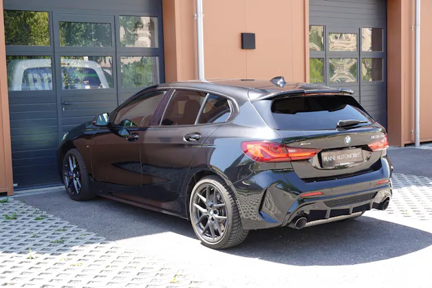BMW M135i xDrive Steptronic - " CH Auto * Harman Kardon * Tempomat * Volant Chauffant * Sièges Sport Electrique/Mémoire/Chauffants "