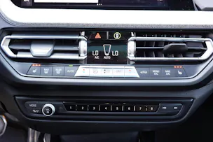 BMW M135i xDrive Steptronic - " CH Auto * Harman Kardon * Tempomat * Volant Chauffant * Sièges Sport Electrique/Mémoire/Chauffants "