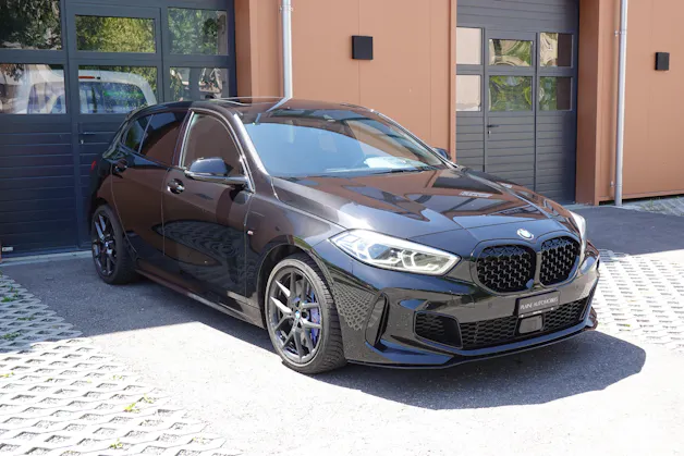 BMW M135i xDrive Steptronic - " CH Auto * Harman Kardon * Tempomat * Volant Chauffant * Sièges Sport Electrique/Mémoire/Chauffants "