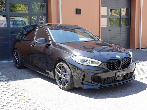 BMW M135i xDrive Steptronic - " CH Auto * Harman Kardon * Tempomat * Volant Chauffant * Sièges Sport Electrique/Mémoire/Chauffants "