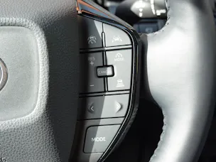 Toyota Prius 2,0 VVT-i Plug-in Hybrid Premium "Leasing 2,9% * 8 Roues * Toit solaire * Caméra 360 * Sièges ventilés/chauffants *