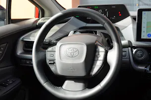 Toyota Prius 2,0 VVT-i Plug-in Hybrid Premium "Leasing 2,9% * 8 Roues * Toit solaire * Caméra 360 * Sièges ventilés/chauffants *