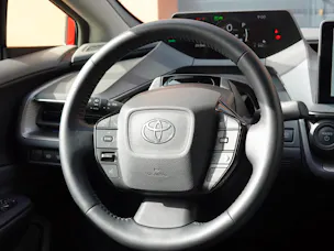 Toyota Prius 2,0 VVT-i Plug-in Hybrid Premium "Leasing 2,9% * 8 Roues * Toit solaire * Caméra 360 * Sièges ventilés/chauffants *