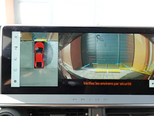 Toyota Prius 2,0 VVT-i Plug-in Hybrid Premium "Leasing 2,9% * 8 Roues * Toit solaire * Caméra 360 * Sièges ventilés/chauffants *