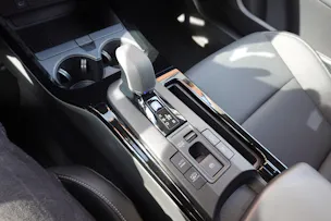 Toyota Prius 2,0 VVT-i Plug-in Hybrid Premium "Leasing 2,9% * 8 Roues * Toit solaire * Caméra 360 * Sièges ventilés/chauffants *