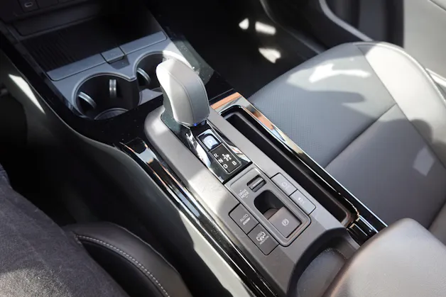 Toyota Prius 2,0 VVT-i Plug-in Hybrid Premium "Leasing 2,9% * 8 Roues * Toit solaire * Caméra 360 * Sièges ventilés/chauffants *