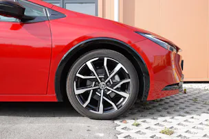 Toyota Prius 2,0 VVT-i Plug-in Hybrid Premium "Leasing 2,9% * 8 Roues * Toit solaire * Caméra 360 * Sièges ventilés/chauffants *