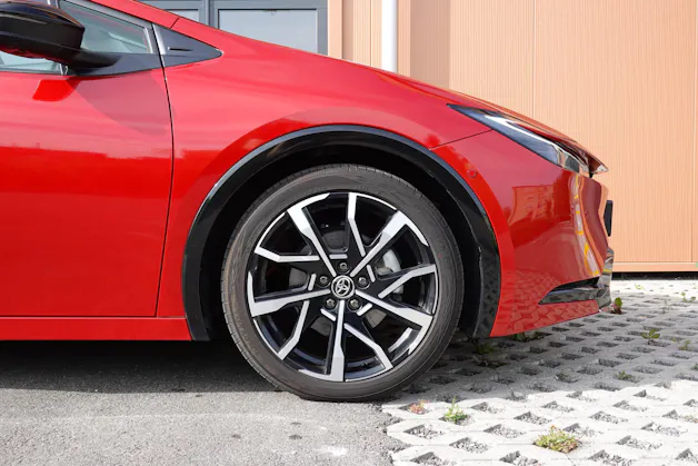 Toyota Prius 2,0 VVT-i Plug-in Hybrid Premium "Leasing 2,9% * 8 Roues * Toit solaire * Caméra 360 * Sièges ventilés/chauffants *