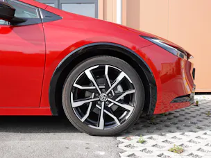Toyota Prius 2,0 VVT-i Plug-in Hybrid Premium "Leasing 2,9% * 8 Roues * Toit solaire * Caméra 360 * Sièges ventilés/chauffants *