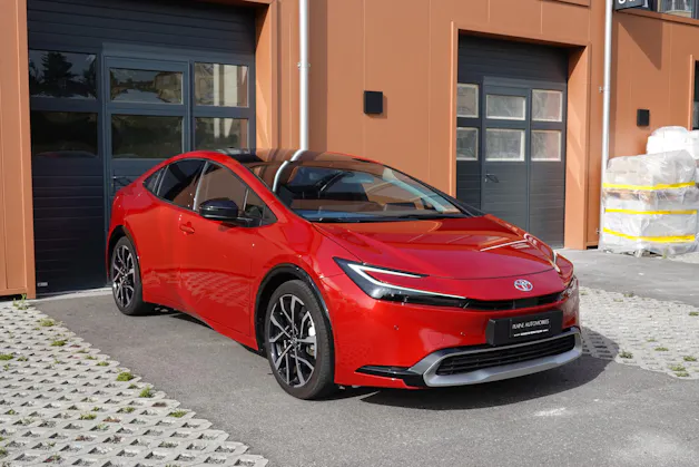 Toyota Prius 2,0 VVT-i Plug-in Hybrid Premium "Leasing 2,9% * 8 Roues * Toit solaire * Caméra 360 * Sièges ventilés/chauffants *