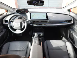 Toyota Prius 2,0 VVT-i Plug-in Hybrid Premium "Leasing 2,9% * 8 Roues * Toit solaire * Caméra 360 * Sièges ventilés/chauffants *