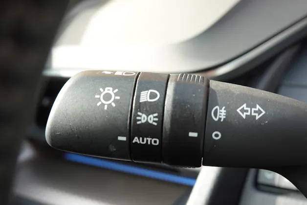 Toyota Prius 2,0 VVT-i Plug-in Hybrid Premium "Leasing 2,9% * 8 Roues * Toit solaire * Caméra 360 * Sièges ventilés/chauffants *