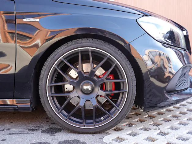 Mercedes-Benz A 250 Sport 4Matic 7G-DCT -" Pack AMG * Sièges Chauffants * Camera de recul* GPS * Tempomat * intérieur carbone *