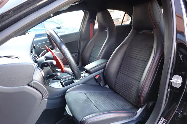 Mercedes-Benz A 250 Sport 4Matic 7G-DCT -" Pack AMG * Sièges Chauffants * Camera de recul* GPS * Tempomat * intérieur carbone *