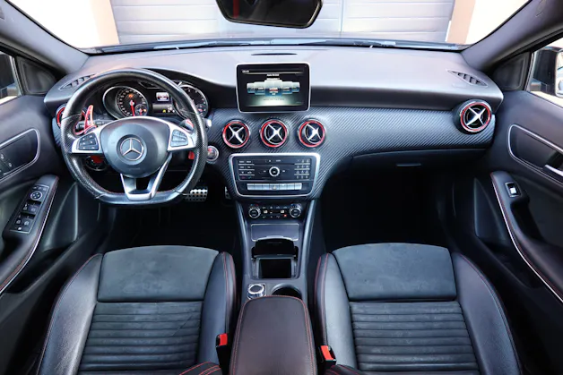 Mercedes-Benz A 250 Sport 4Matic 7G-DCT -" Pack AMG * Sièges Chauffants * Camera de recul* GPS * Tempomat * intérieur carbone *