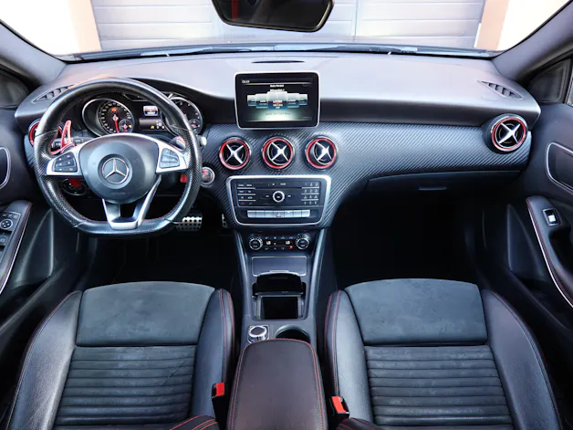 Mercedes-Benz A 250 Sport 4Matic 7G-DCT -" Pack AMG * Sièges Chauffants * Camera de recul* GPS * Tempomat * intérieur carbone *