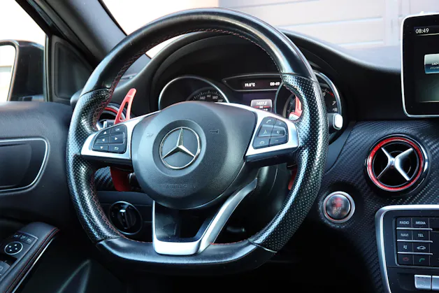 Mercedes-Benz A 250 Sport 4Matic 7G-DCT -" Pack AMG * Sièges Chauffants * Camera de recul* GPS * Tempomat * intérieur carbone *