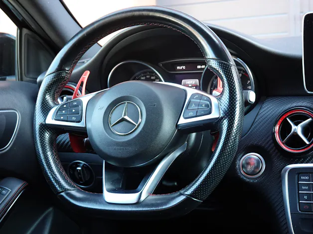 Mercedes-Benz A 250 Sport 4Matic 7G-DCT -" Pack AMG * Sièges Chauffants * Camera de recul* GPS * Tempomat * intérieur carbone *