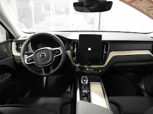VOLVO XC60 2.0 T6 TE Ultra Dark eAWD