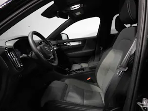 VOLVO XC40 2.0 B4 MH Plus Dark