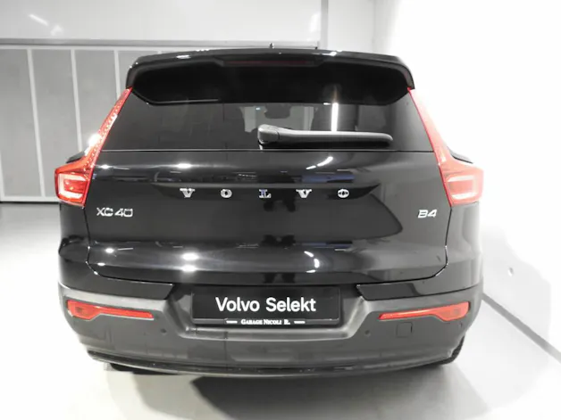 Volvo XC40 2.0 B4 MH Plus Dark