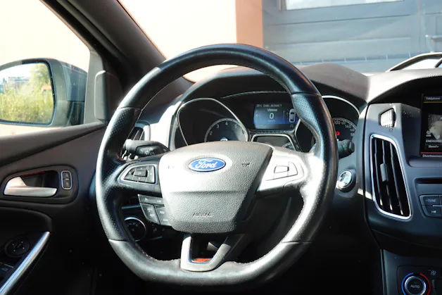 Ford Focus 2.0 SCTi ST3 "*Pack ST * Caméra de Recul * Tempomat * Clim Auto * Sièges Recaro * Jantes 18 * Aide à la Conduite *"