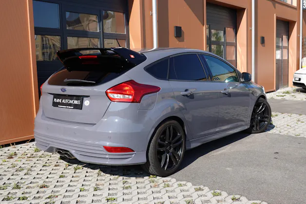 Ford Focus 2.0 SCTi ST3 "*Pack ST * Caméra de Recul * Tempomat * Clim Auto * Sièges Recaro * Jantes 18 * Aide à la Conduite *"