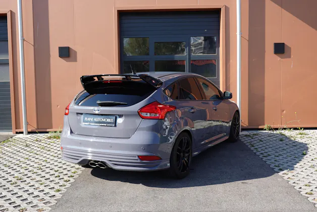 Ford Focus 2.0 SCTi ST3 "*Pack ST * Caméra de Recul * Tempomat * Clim Auto * Sièges Recaro * Jantes 18 * Aide à la Conduite *"