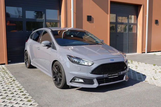 Ford Focus 2.0 SCTi ST3 "*Pack ST * Caméra de Recul * Tempomat * Clim Auto * Sièges Recaro * Jantes 18 * Aide à la Conduite *"