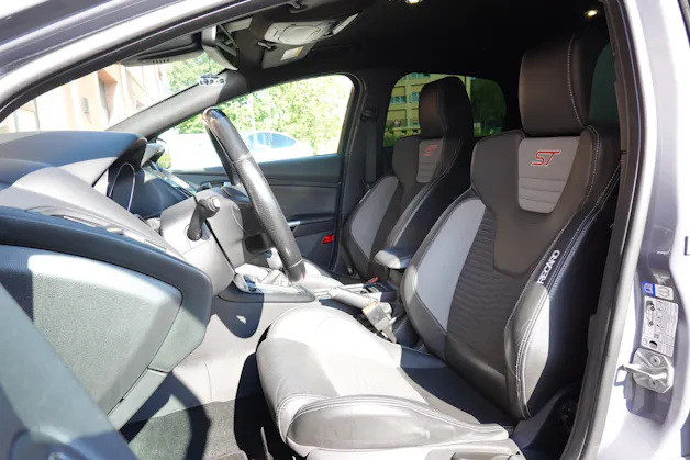 Ford Focus 2.0 SCTi ST3 "*Pack ST * Caméra de Recul * Tempomat * Clim Auto * Sièges Recaro * Jantes 18 * Aide à la Conduite *"