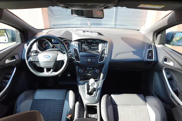 Ford Focus 2.0 SCTi ST3 "*Pack ST * Caméra de Recul * Tempomat * Clim Auto * Sièges Recaro * Jantes 18 * Aide à la Conduite *"