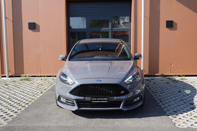 Ford Focus 2.0 SCTi ST3 "*Pack ST * Caméra de Recul * Tempomat * Clim Auto * Sièges Recaro * Jantes 18 * Aide à la Conduite *"