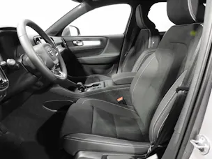 VOLVO XC40 2.0 B3 MH Core
